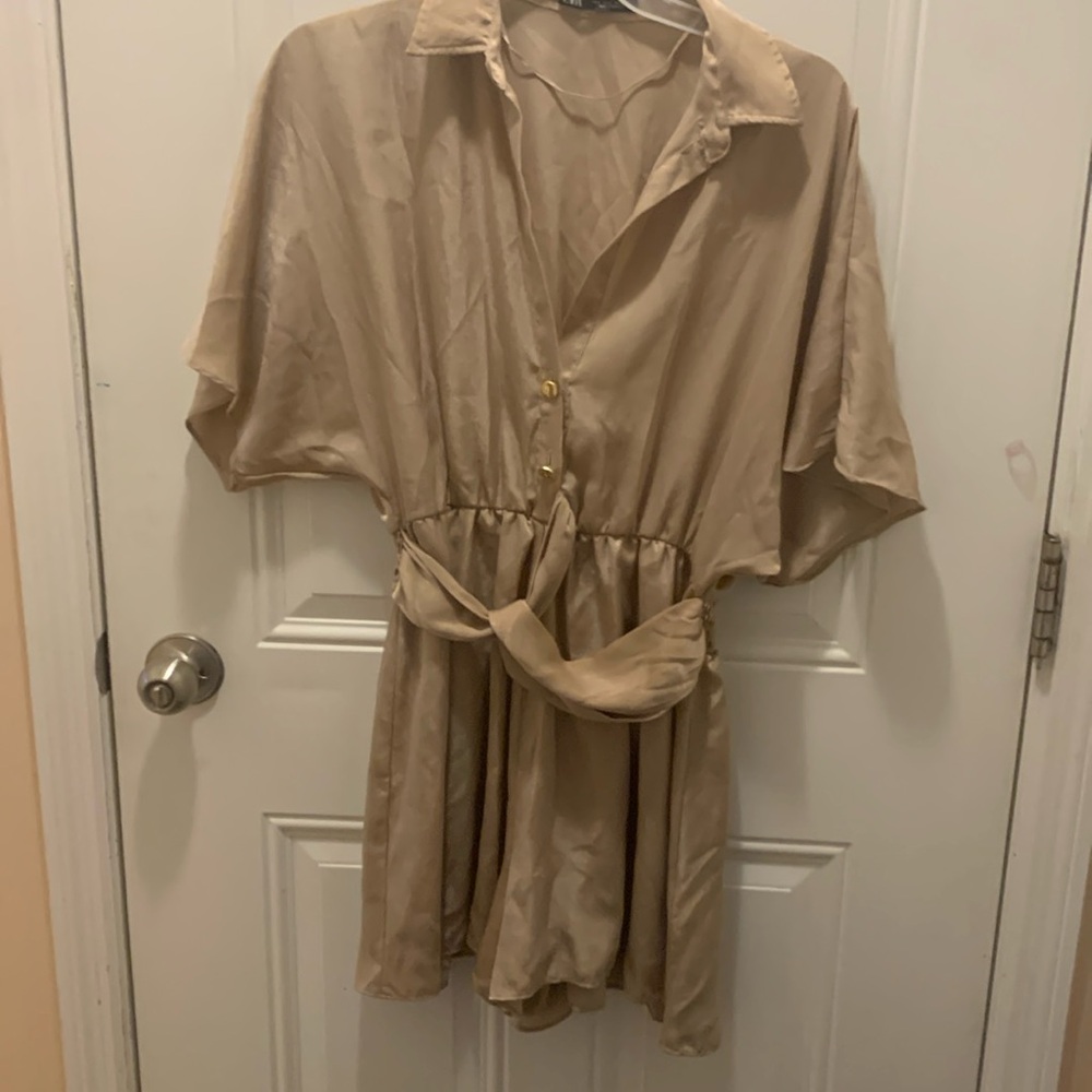 Zara romper in silk alike material Sz L neutral color